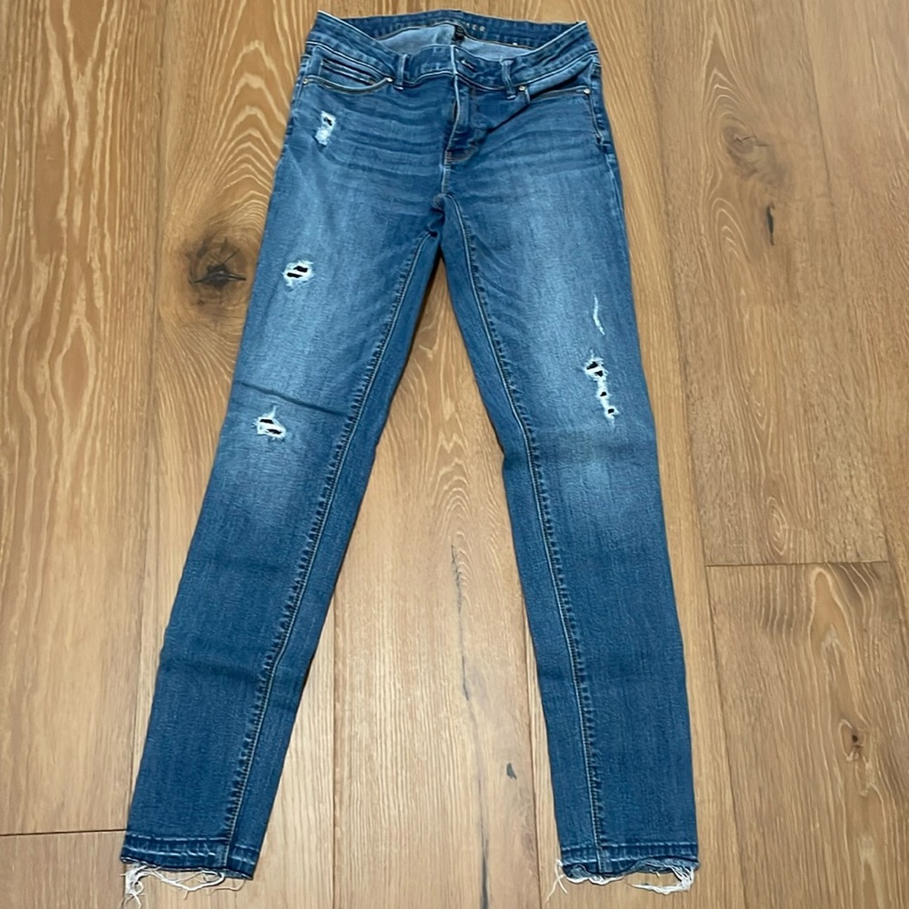 EUC White House, Black market the skimmer size 4